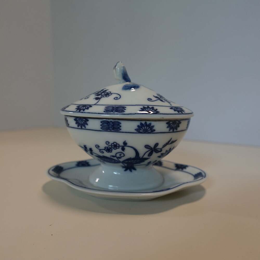 Seymour Mann Blue Onion Lidded Sauce Boat with Attached Underplate